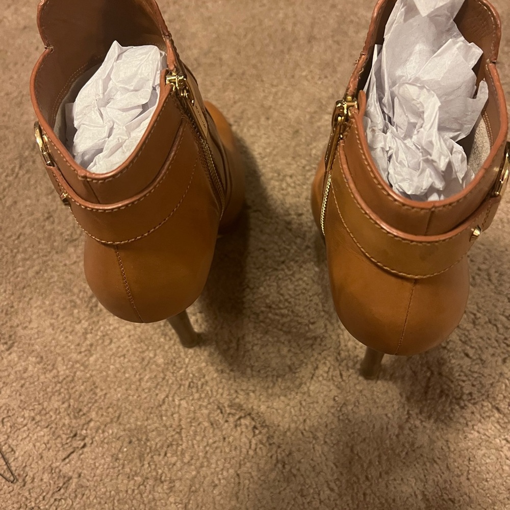 slightly used Michael Kors ankle boots. Great condition,8 1/2 size women’s boot. - Picture 3 of 6